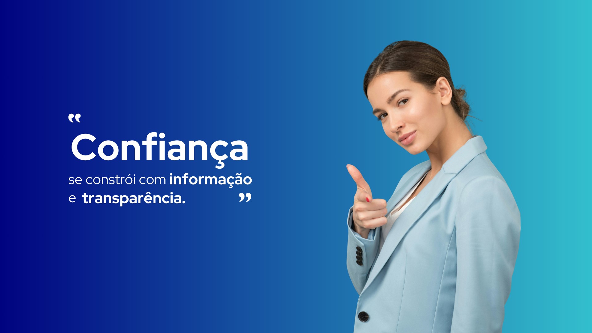 Imagem de mulher bonita de terno apontando o dedo.